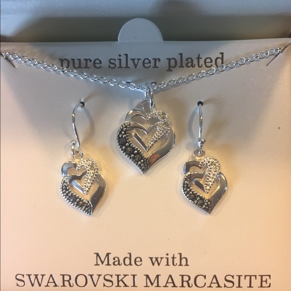 Jewelry - NIB Heart Earrings & Necklace Set